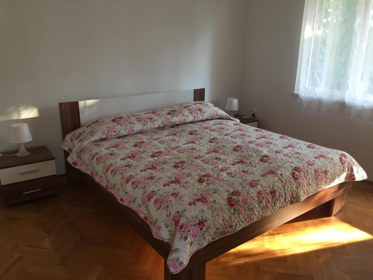 Apartman Kora Njivice Buitenkant foto