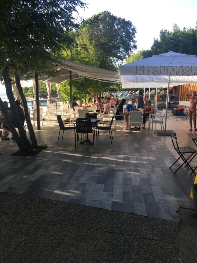Apartman Kora Njivice Buitenkant foto