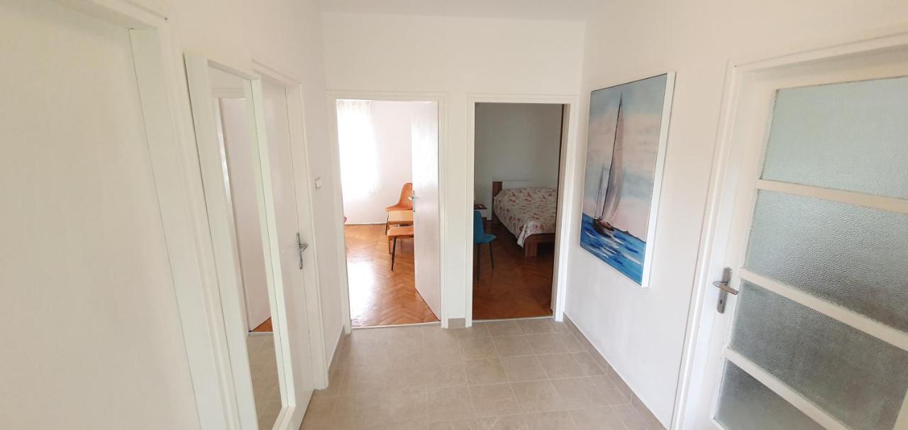 Apartman Kora Njivice Buitenkant foto