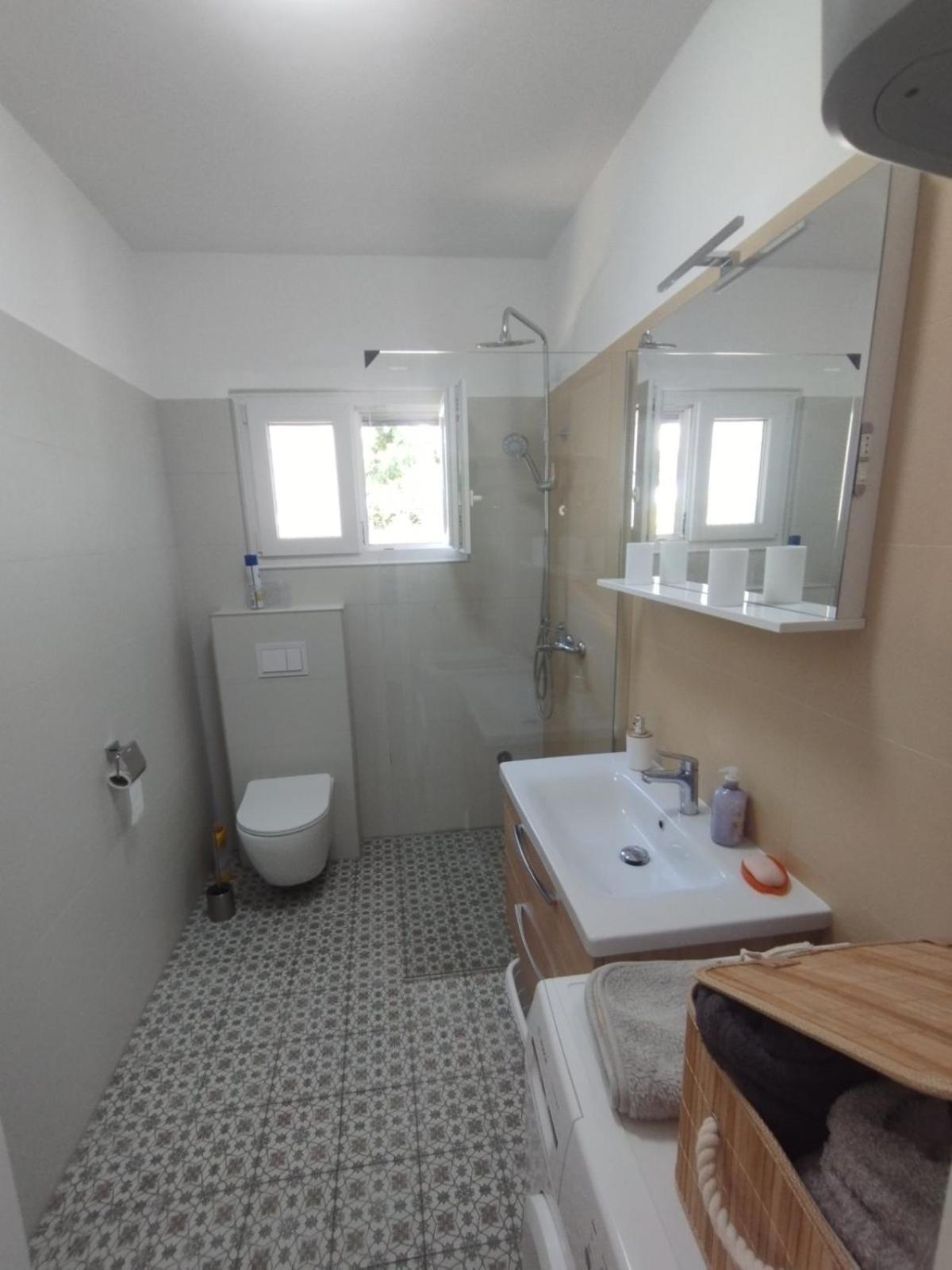 Apartman Kora Njivice Buitenkant foto