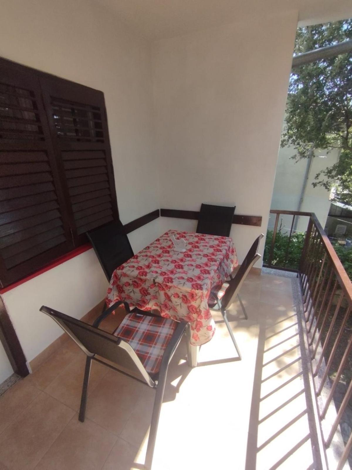 Apartman Kora Njivice Buitenkant foto