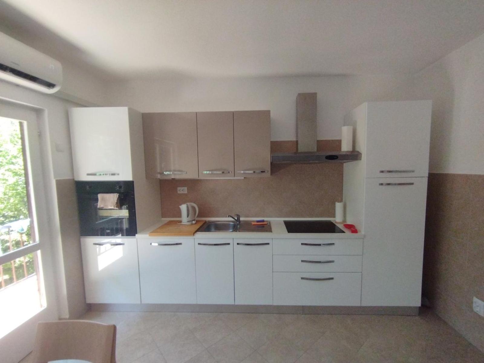 Apartman Kora Njivice Buitenkant foto