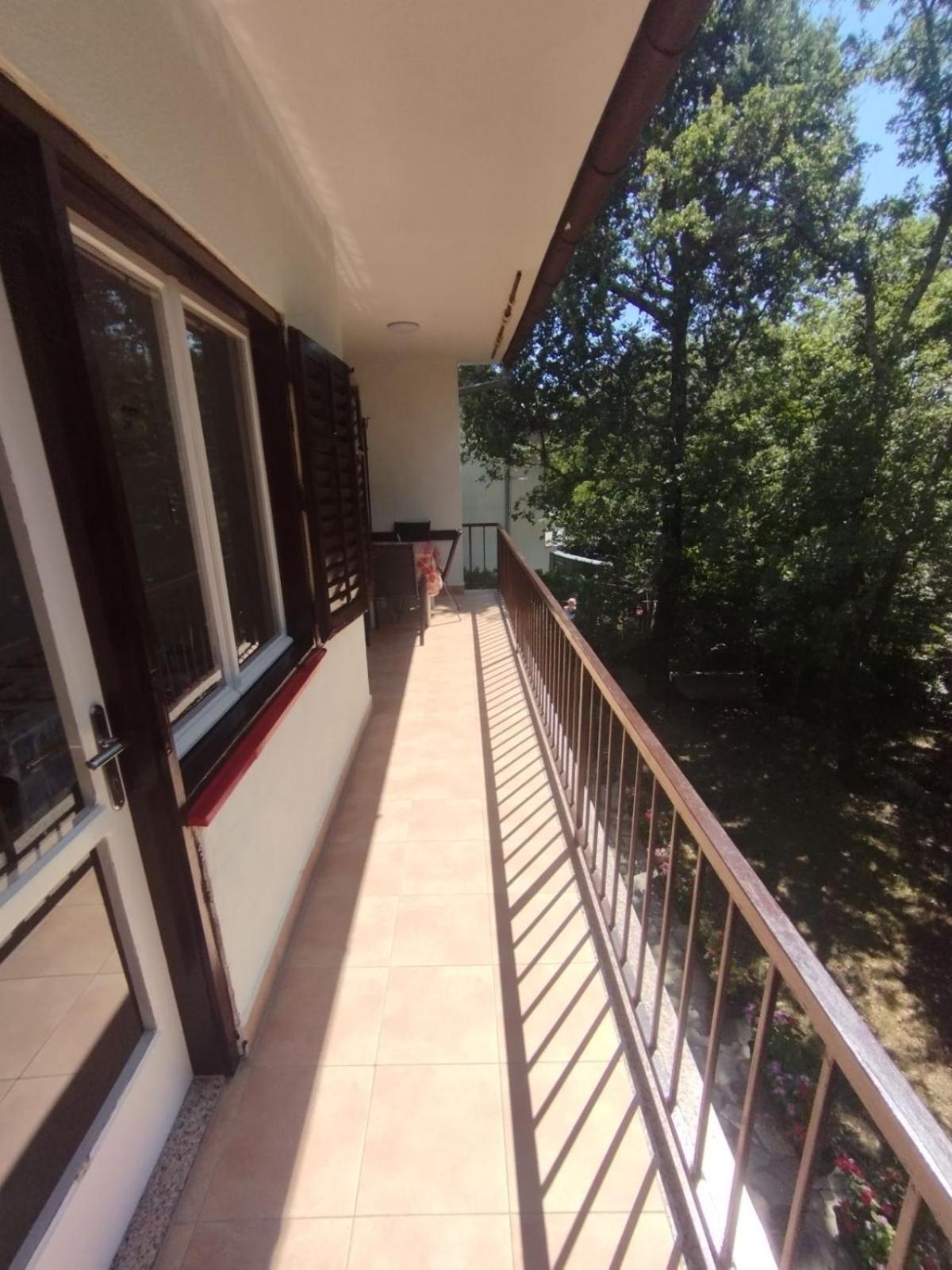 Apartman Kora Njivice Buitenkant foto